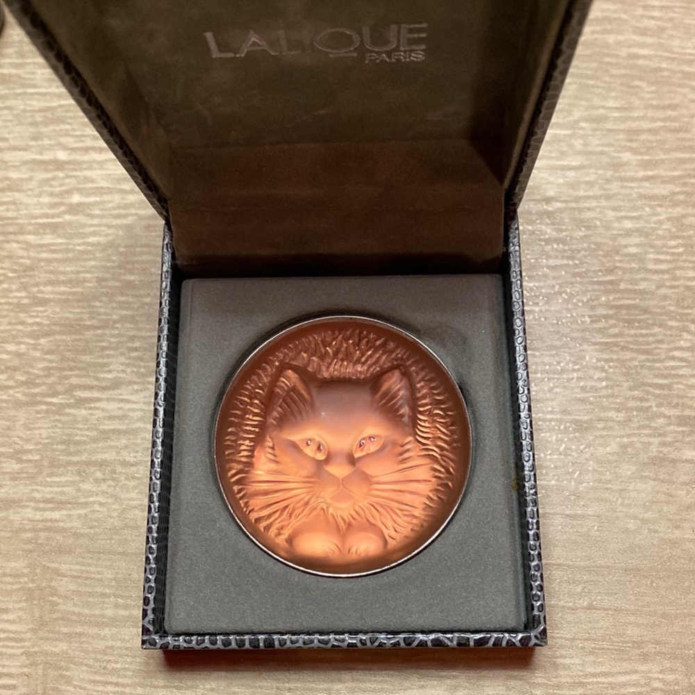 Lalique Paris authentic cat brooch in light pink